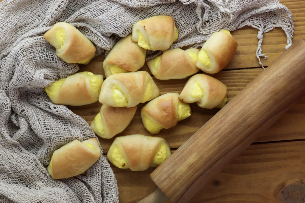 fresh cottage cheese rolls